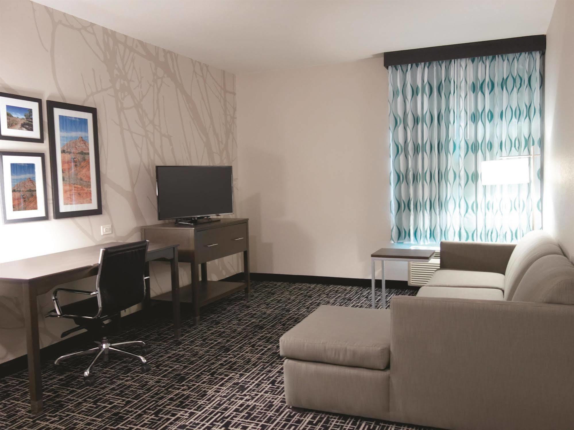 Hotel La Quinta By Wyndham Pampa Zewnętrze zdjęcie